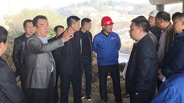 副市长杨昆调研临湖公路太阳桥互通段