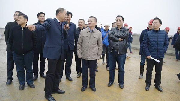 胡忠雄实地考察临湖公路建设