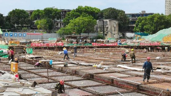 道路施工、交通保畅矛盾何解？市交投集团这样做！